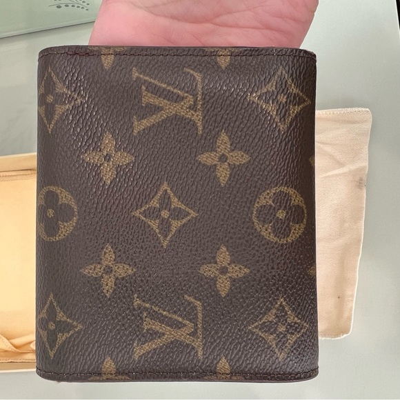 Louis Vuitton Victorine Wallet - Picture 8 of 15